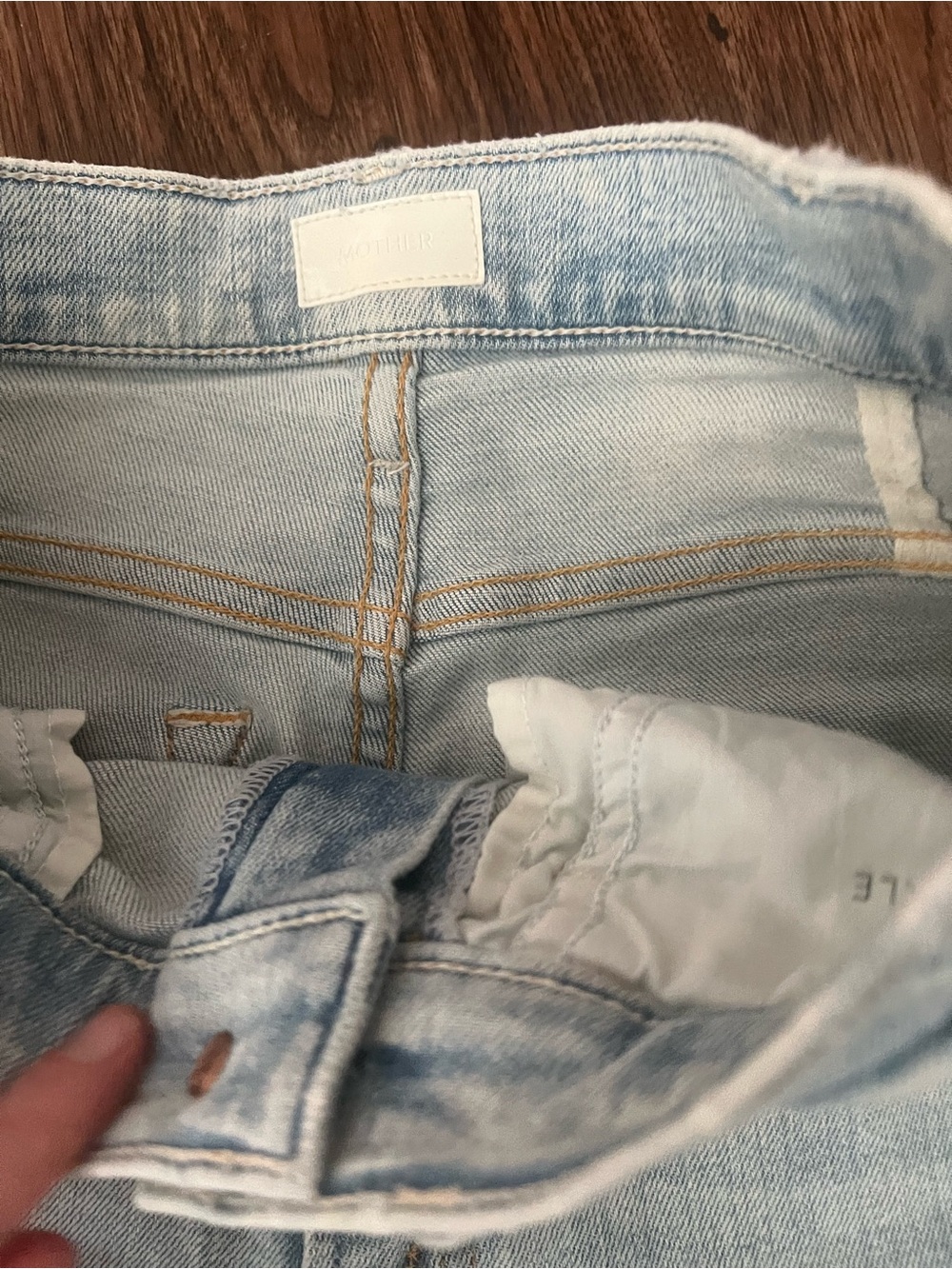 Light Wash Distressed Women's Jeans - Picture 6 of 11